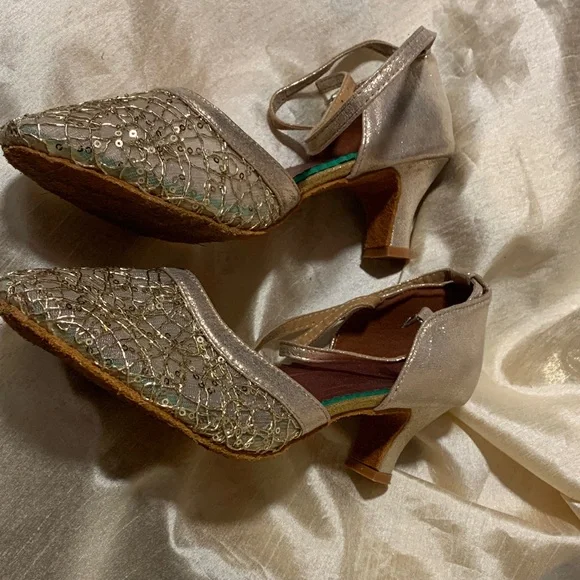 Chic Gold and Pink Women's Heels - Picture 3 of 6